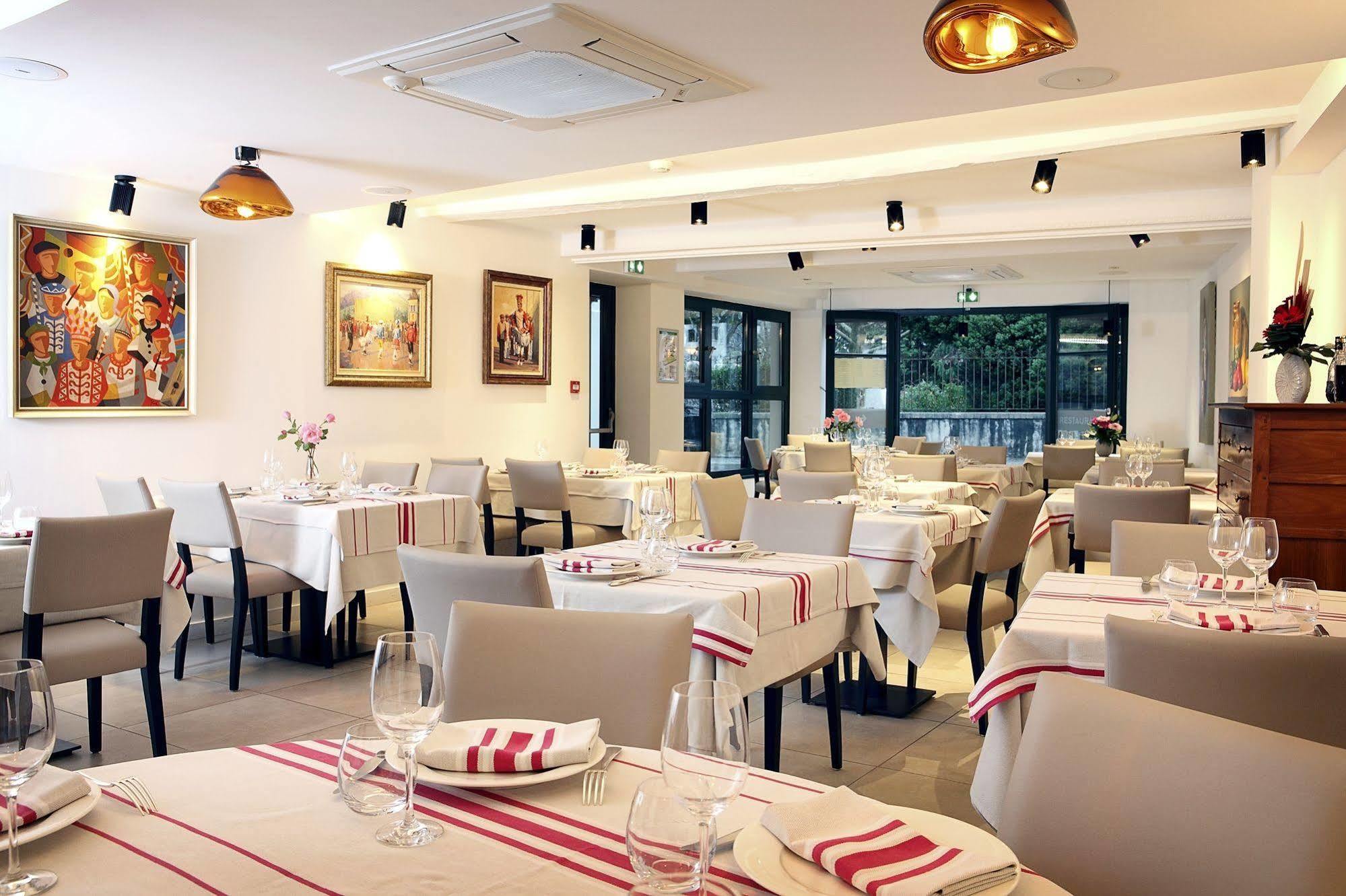 De La Nivelle Hotel Saint-Pee-sur-Nivelle Bagian luar foto