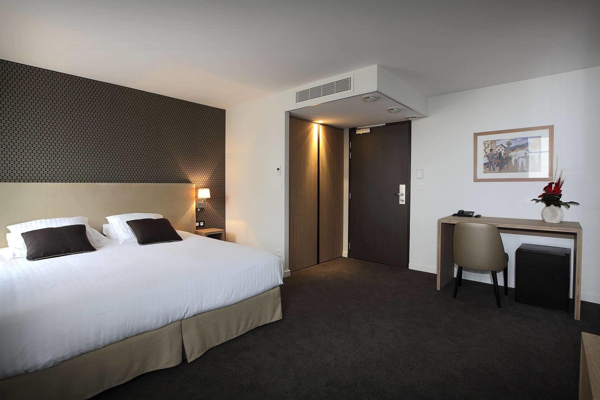 De La Nivelle Hotel Saint-Pee-sur-Nivelle Bagian luar foto