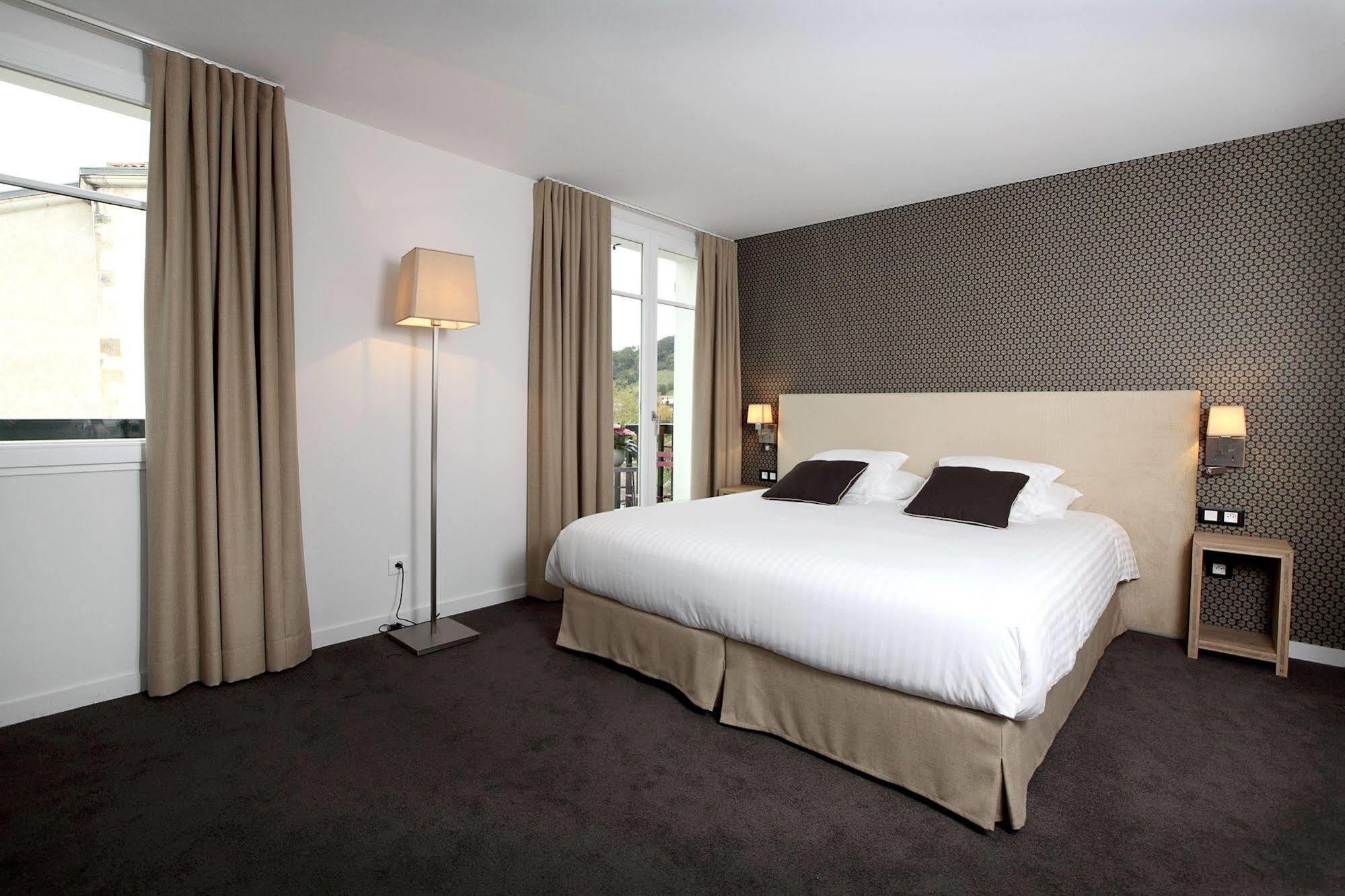 De La Nivelle Hotel Saint-Pee-sur-Nivelle Bagian luar foto